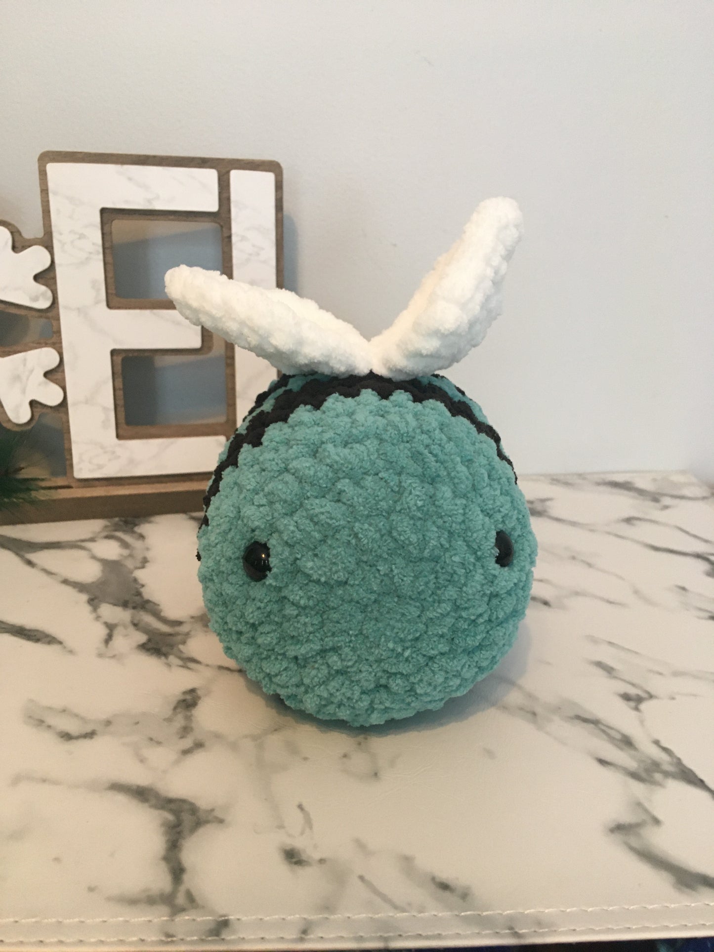 Abeille turquoise et noire