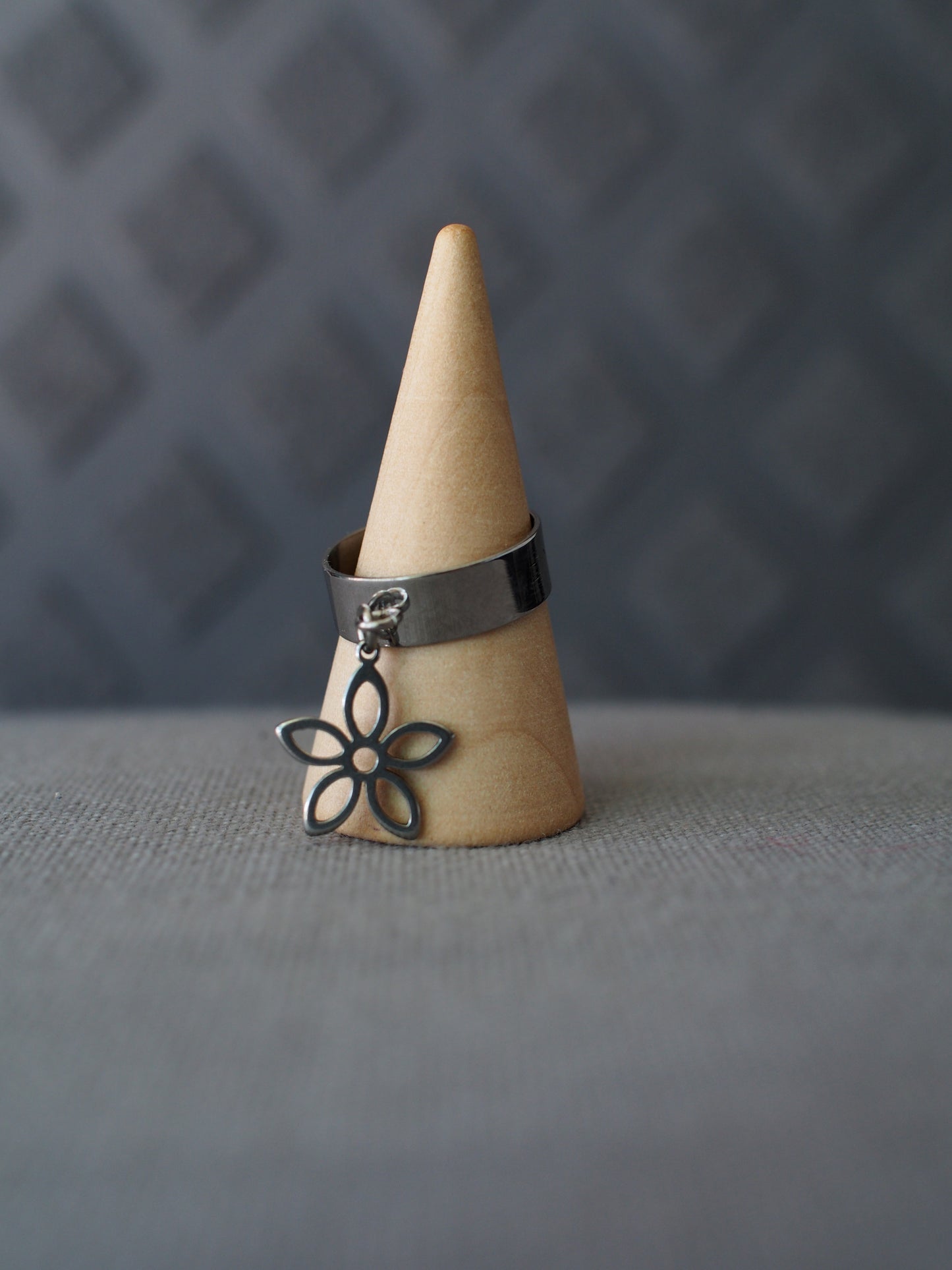 Fleur | Bague breloque en acier inoxydable (argentée)