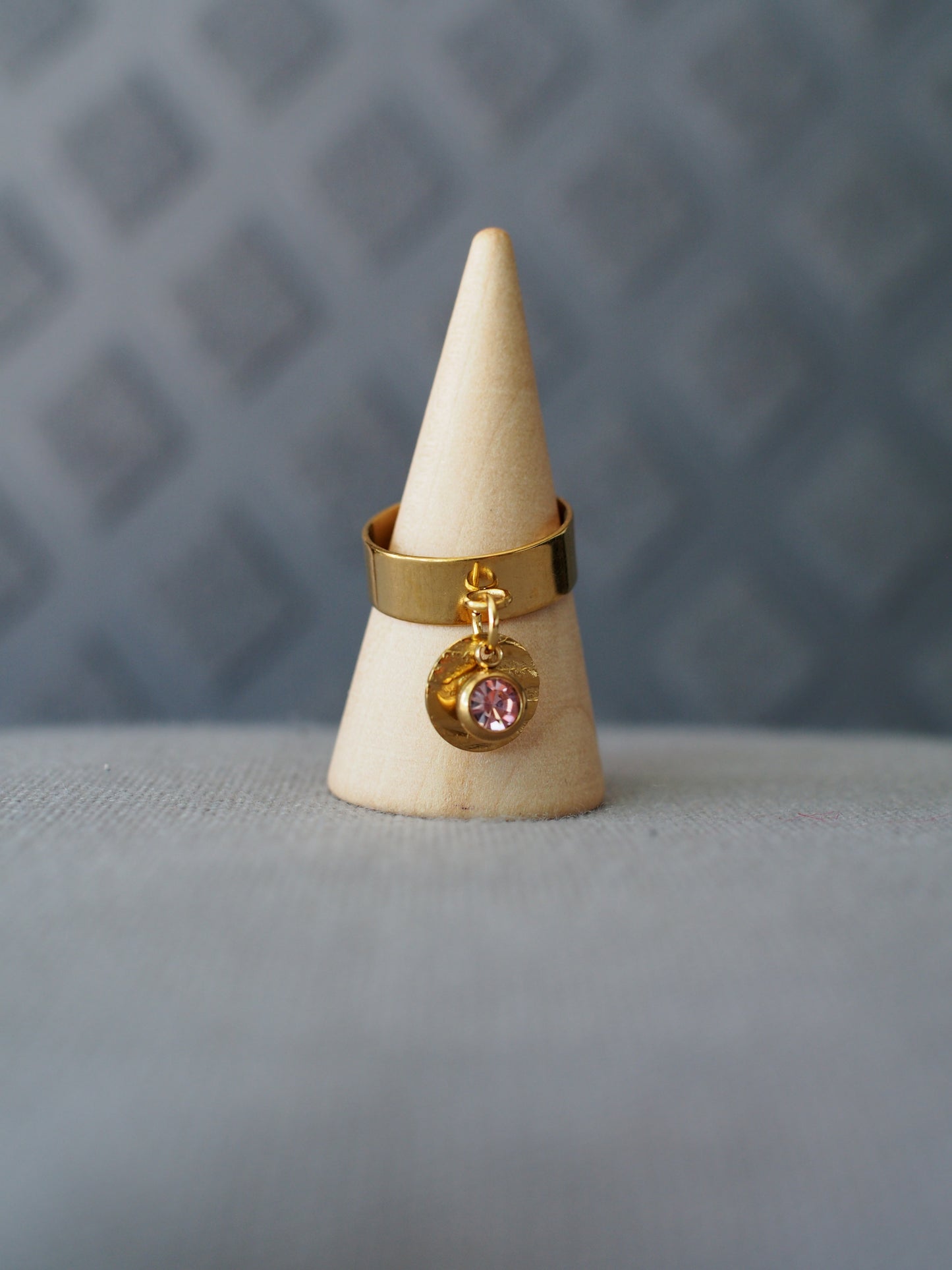 Simplicité avec strass | Bague breloque en acier inoxydable (dorée)