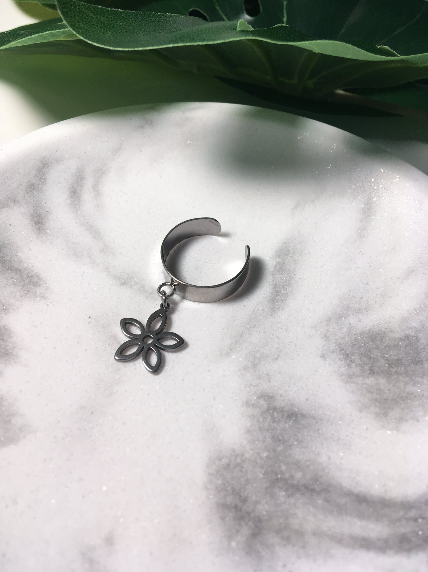 Fleur | Bague breloque en acier inoxydable (argentée)