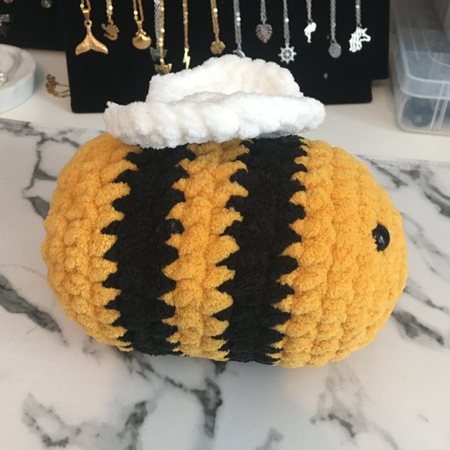 Abeille jaune et noire