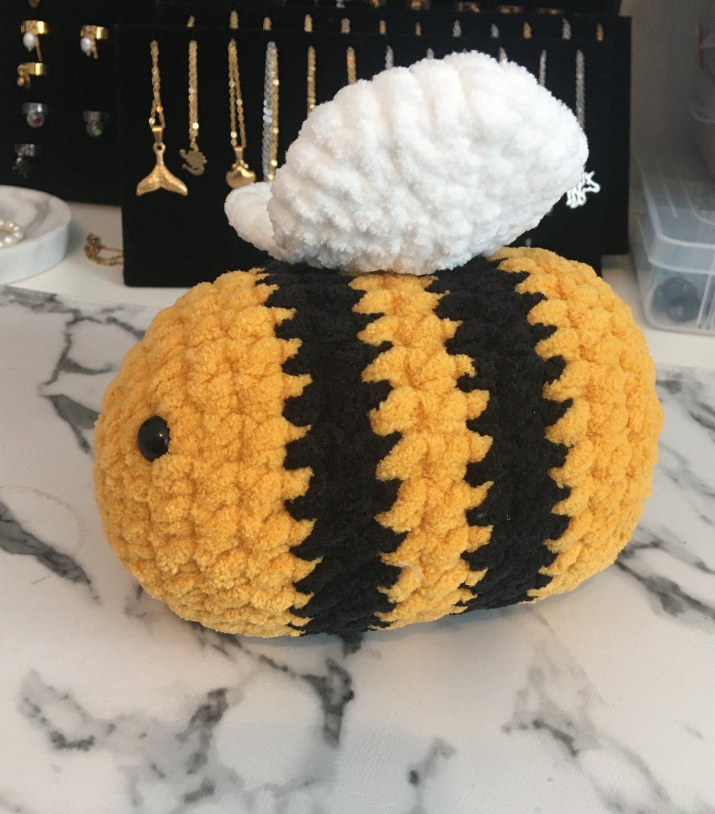 Abeille jaune et noire