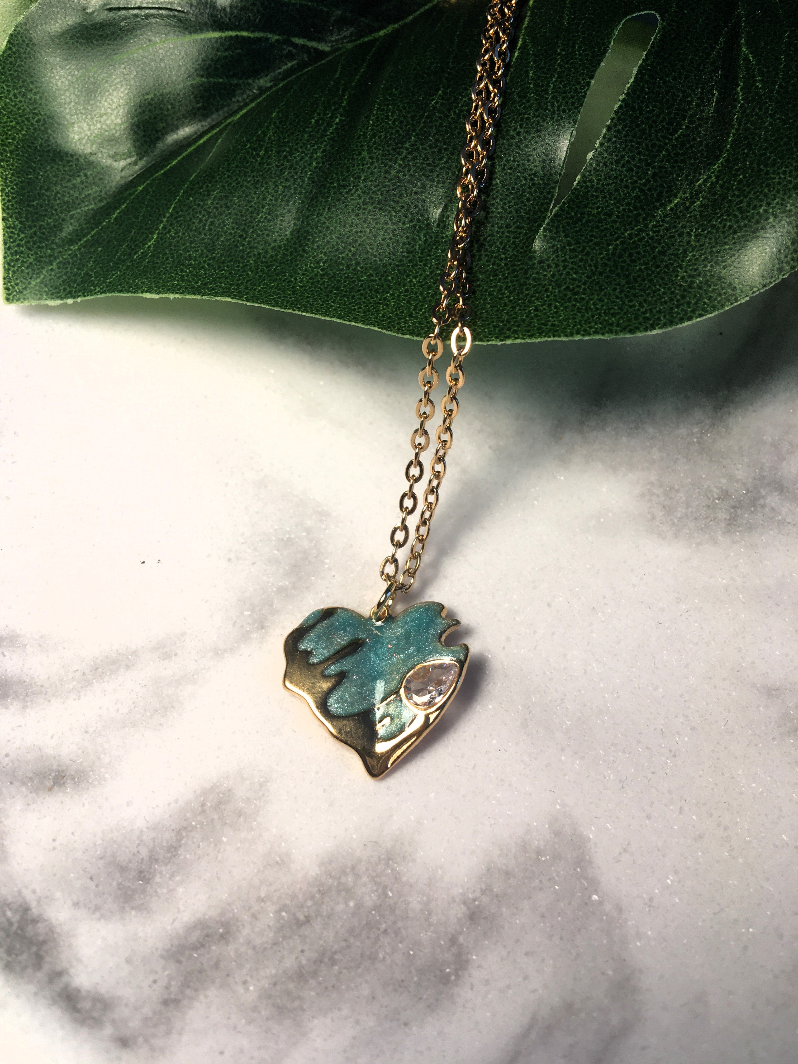 Collier en couches de style vintage avec pendentif en pierres