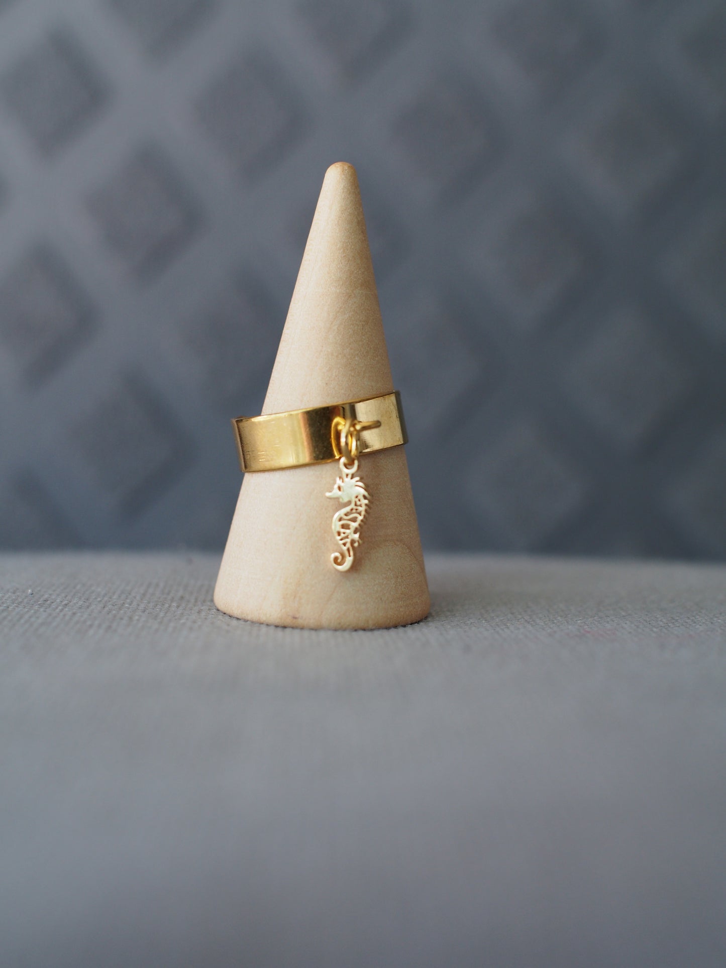 Seahorse | Bague breloque en acier inoxydable (dorée)